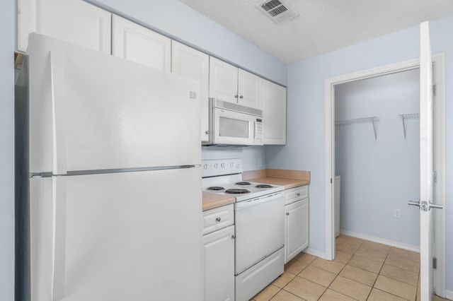 4274 Calinda Lane UNIT 221, Niceville, FL 32578