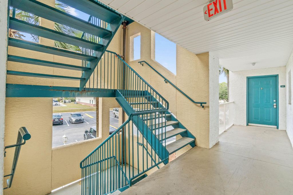 4274 Calinda Lane UNIT 221, Niceville, FL 32578