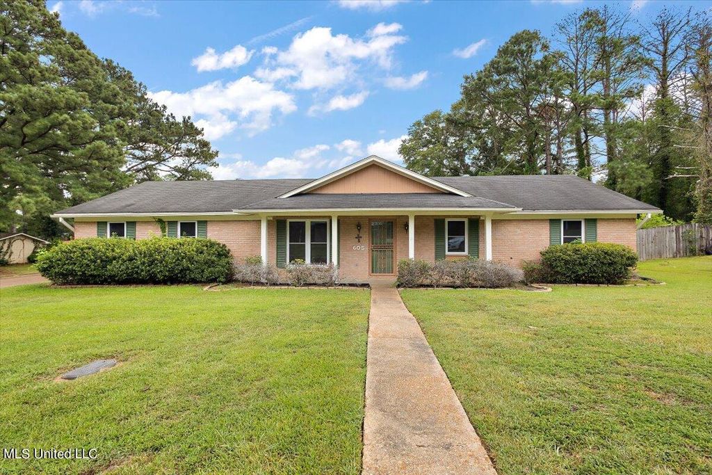 605 Upper Darby Road, Jackson, MS 39212