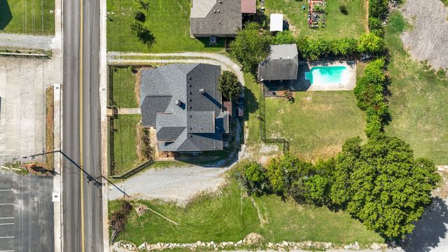 527 Deery St, Shelbyville, TN 37160