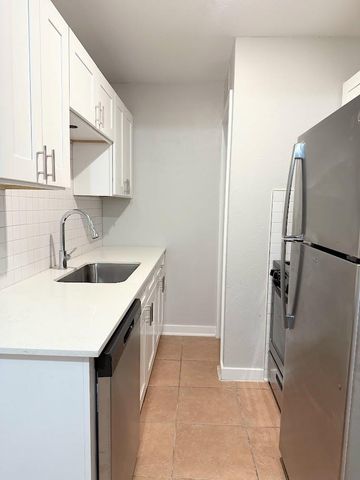 307 E 31 ST 106, Austin, TX 78705