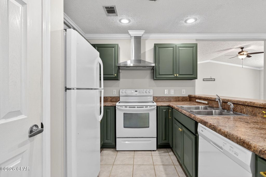 Image 6 of property listing at 1640 Vecuna Circle, Panama City Beach, FL 32407