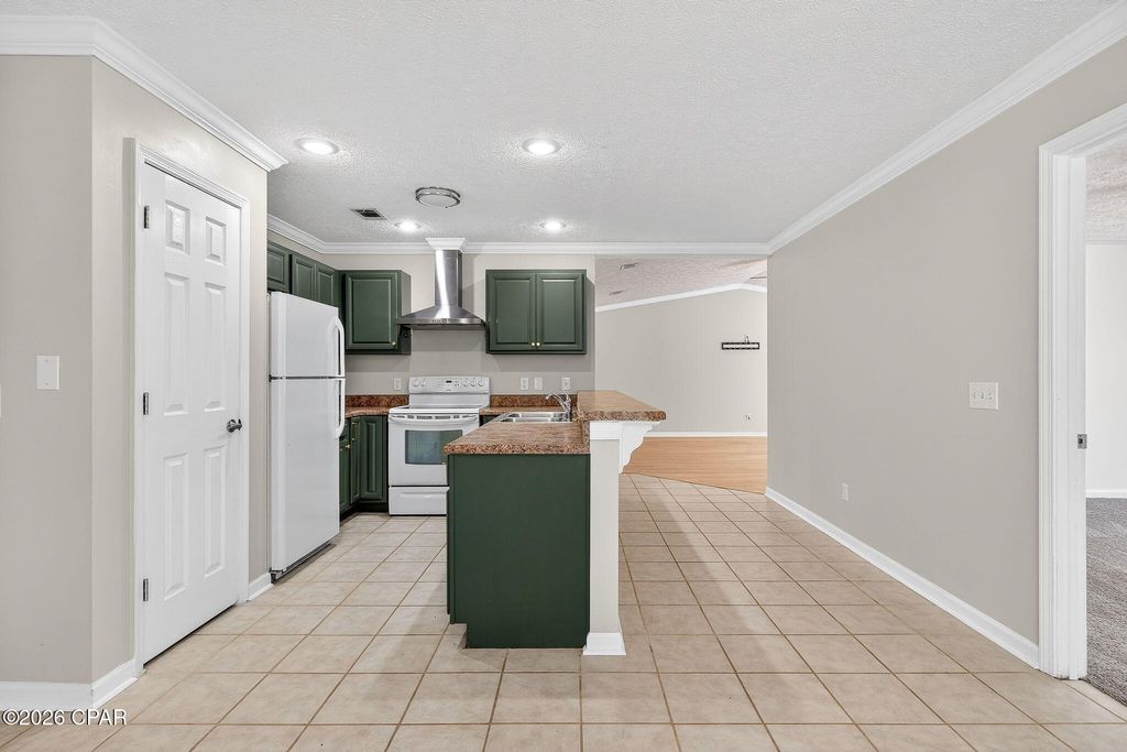 Image 7 of property listing at 1640 Vecuna Circle, Panama City Beach, FL 32407