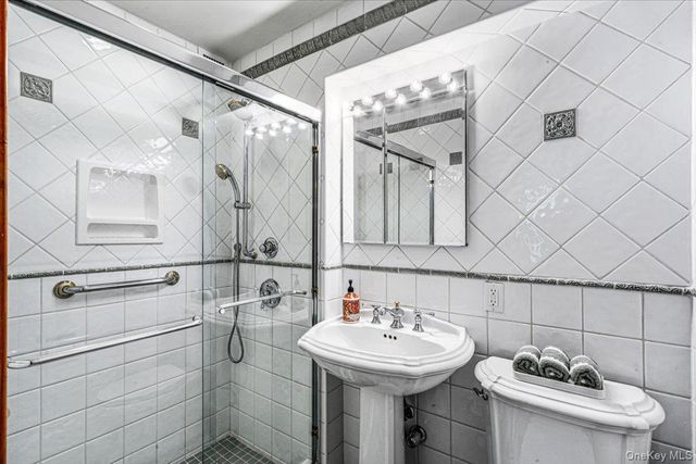 18-65 211th Street 3K, Bayside, NY 11360