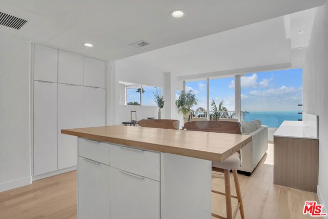 17350 W Sunset Boulevard 303, Pacific Palisades (los Angeles), CA 90272