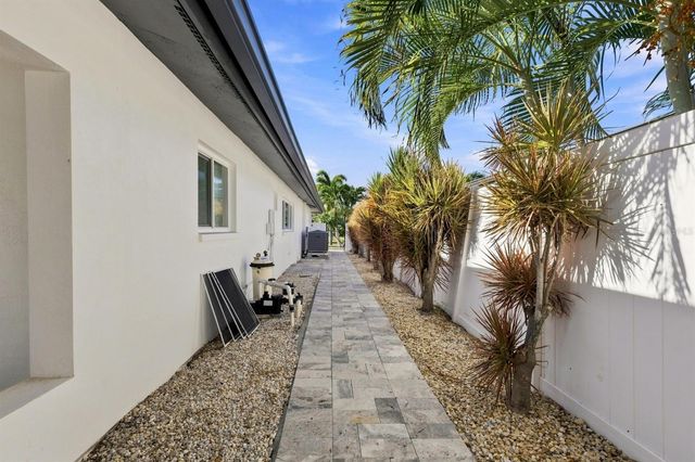 320 PALM ISLAND NE, Clearwater Beach, FL 33767