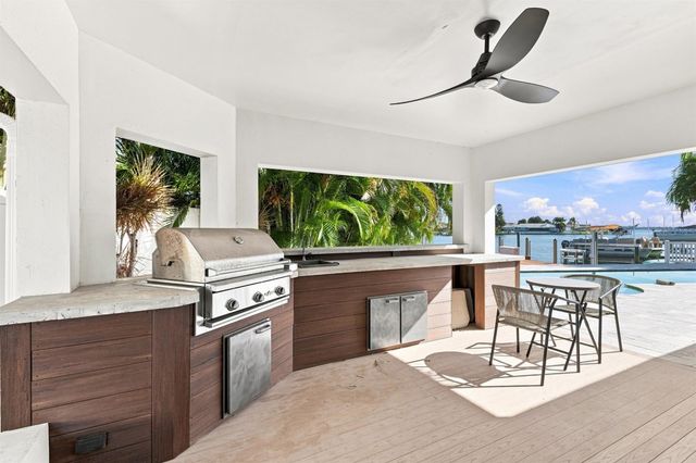 320 PALM ISLAND NE, Clearwater Beach, FL 33767