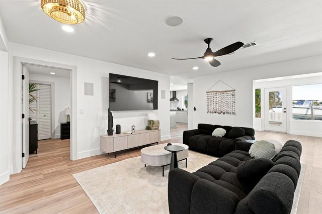 320 PALM ISLAND NE, Clearwater Beach, FL 33767