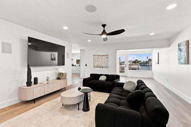 320 PALM ISLAND NE, Clearwater Beach, FL 33767
