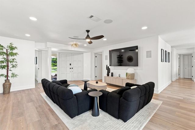 320 PALM ISLAND NE, Clearwater Beach, FL 33767