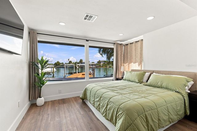 320 PALM ISLAND NE, Clearwater Beach, FL 33767