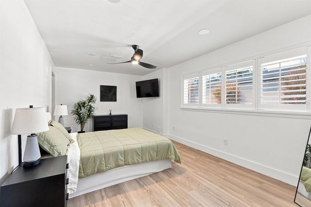 320 PALM ISLAND NE, Clearwater Beach, FL 33767