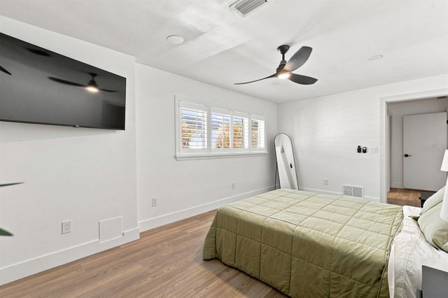 320 PALM ISLAND NE, Clearwater Beach, FL 33767