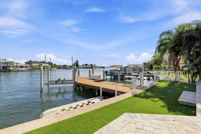 320 PALM ISLAND NE, Clearwater Beach, FL 33767