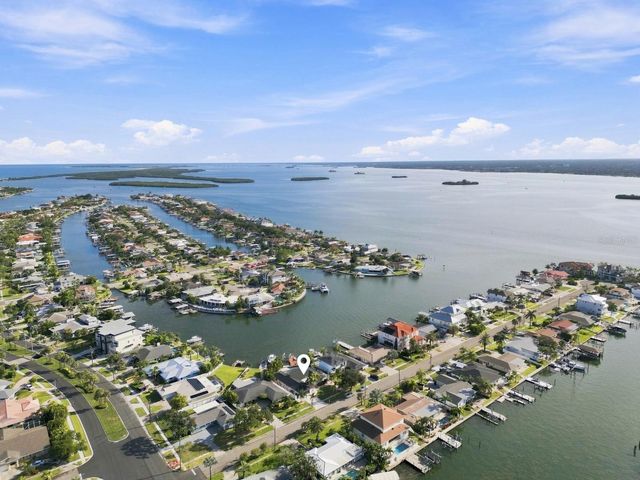 320 PALM ISLAND NE, Clearwater Beach, FL 33767