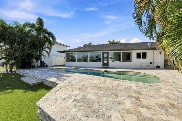 320 PALM ISLAND NE, Clearwater Beach, FL 33767