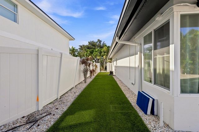 320 PALM ISLAND NE, Clearwater Beach, FL 33767