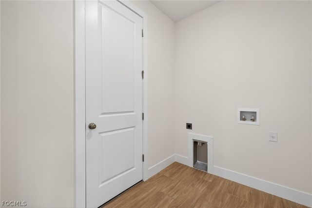 1423 SW 1st TER, Cape Coral, FL 33991