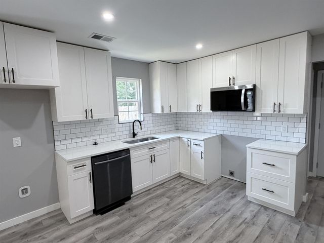 1613 LOCUST ST, Memphis, TN 38108