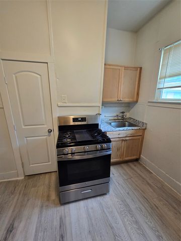 1615 Alston Avenue D, Fort Worth, TX 76104