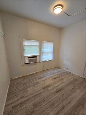 1615 Alston Avenue D, Fort Worth, TX 76104
