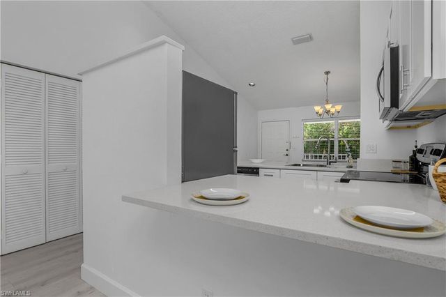 133 Wading Bird CIR 202, Naples, FL 34110