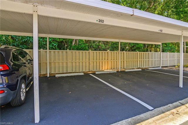 133 Wading Bird CIR 202, Naples, FL 34110