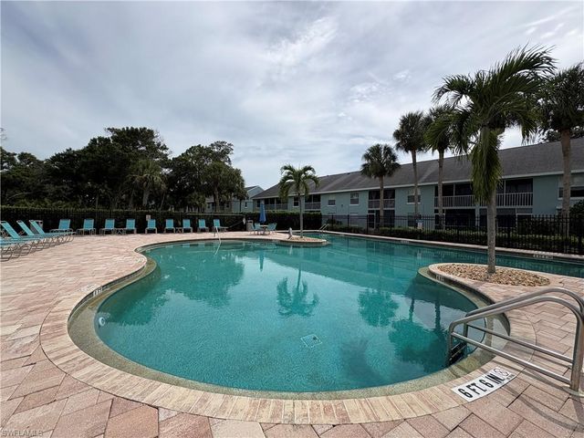 133 Wading Bird CIR 202, Naples, FL 34110