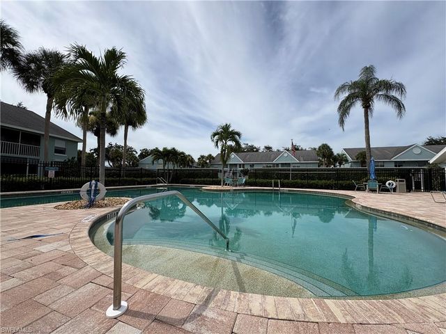 133 Wading Bird CIR 202, Naples, FL 34110