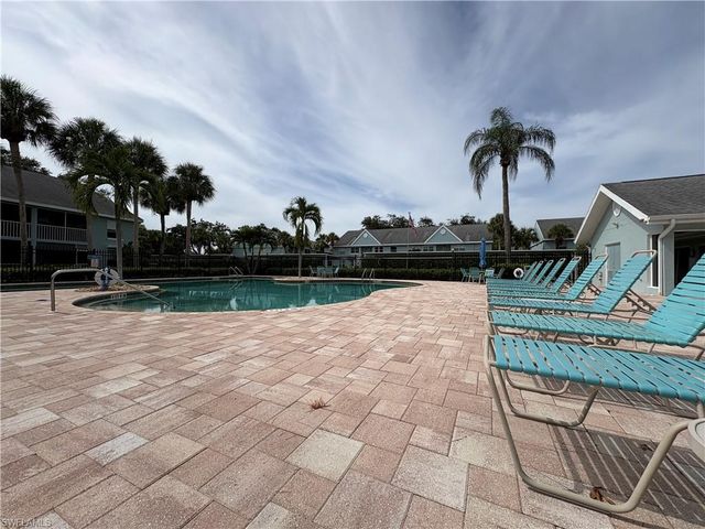 133 Wading Bird CIR 202, Naples, FL 34110