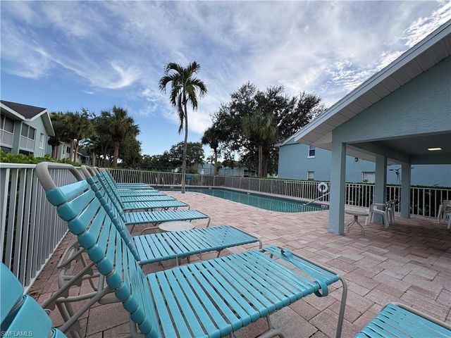 133 Wading Bird CIR 202, Naples, FL 34110