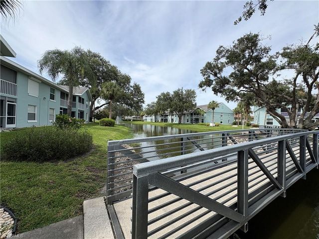 133 Wading Bird CIR 202, Naples, FL 34110