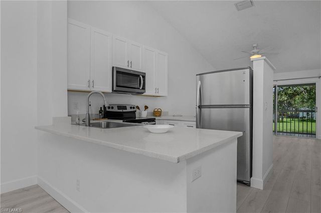 133 Wading Bird CIR 202, Naples, FL 34110
