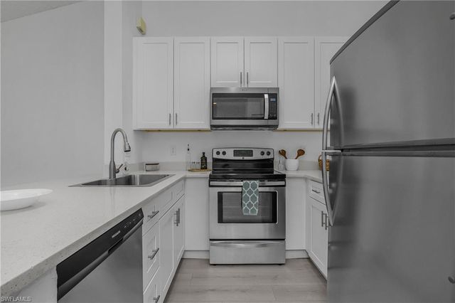 133 Wading Bird CIR 202, Naples, FL 34110