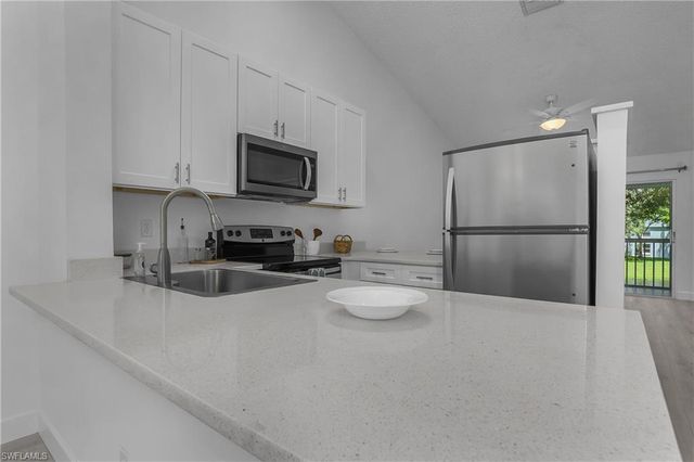 133 Wading Bird CIR 202, Naples, FL 34110