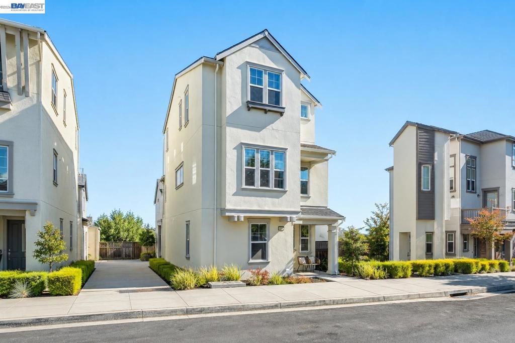 Image 2 of property listing at 4367 Panorama Dr, Dublin, CA 94568