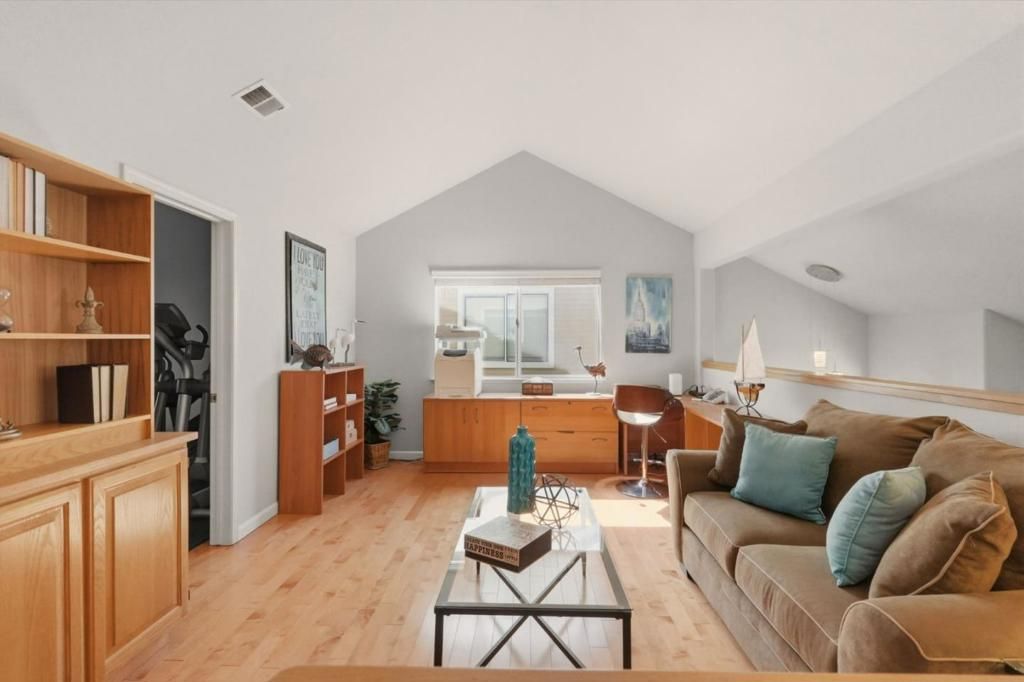 Image 31 of property listing at 1252 Montcourse Lane, San Jose, CA 95131