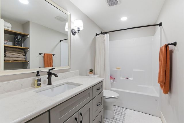 2800 S OLIVET RD, Columbia, MO 65201