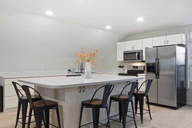 2800 S OLIVET RD, Columbia, MO 65201