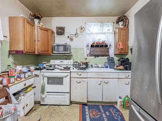 1824 S Austin Boulevard, Cicero, IL 60804