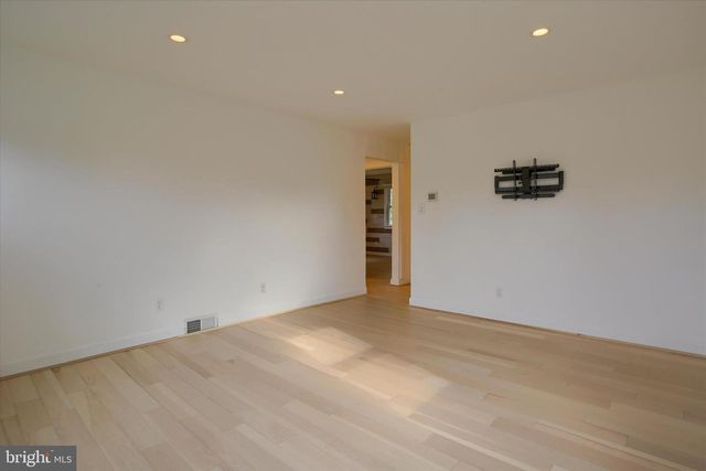 2400 LINGLESTOWN RD, Harrisburg, PA 17110