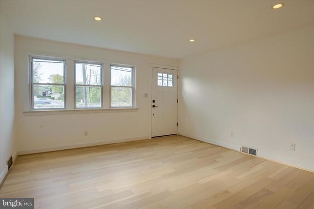 2400 LINGLESTOWN RD, Harrisburg, PA 17110
