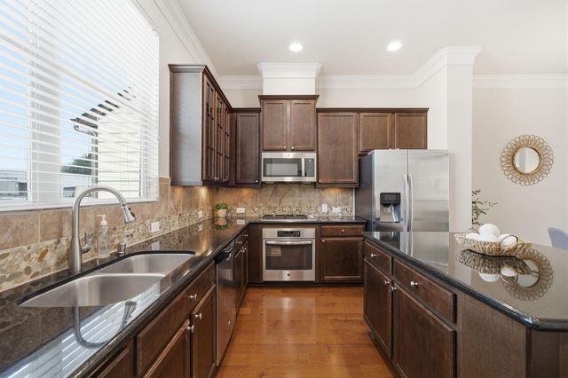 6363 Fairdale Lane L, Houston, TX 77057