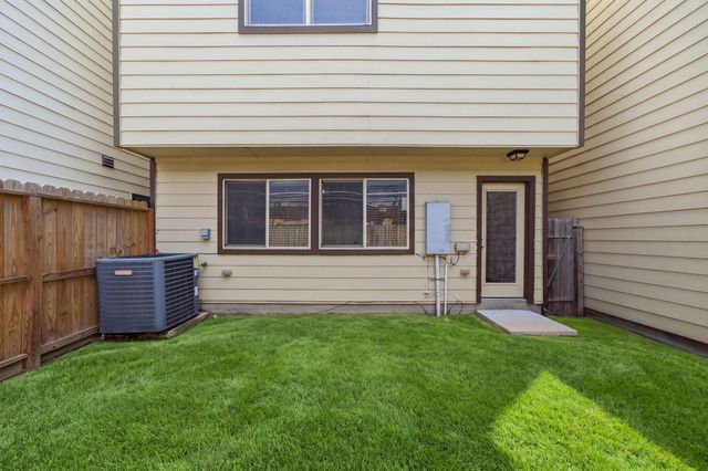 6363 Fairdale Lane L, Houston, TX 77057