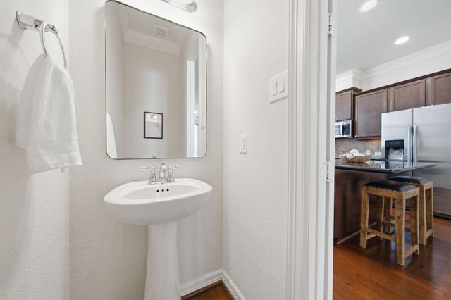 6363 Fairdale Lane L, Houston, TX 77057