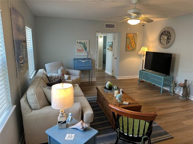 6930 PLACE DE LA PAIX 1A, South Pasadena, FL 33707