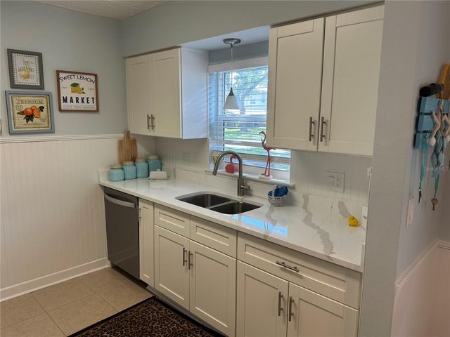 6930 PLACE DE LA PAIX 1A, South Pasadena, FL 33707