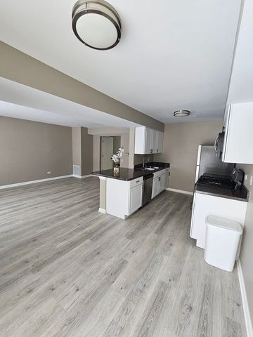 44 E Shagbark Lane, Streamwood, IL 60107