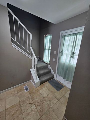 44 E Shagbark Lane, Streamwood, IL 60107