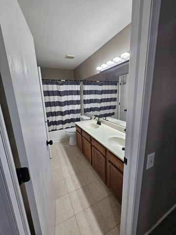 44 E Shagbark Lane, Streamwood, IL 60107